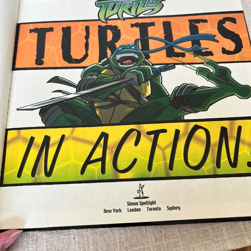 Teenage Mutant Ninja Turtles In‎ Action! 7 Stories Hardcover Book 2005